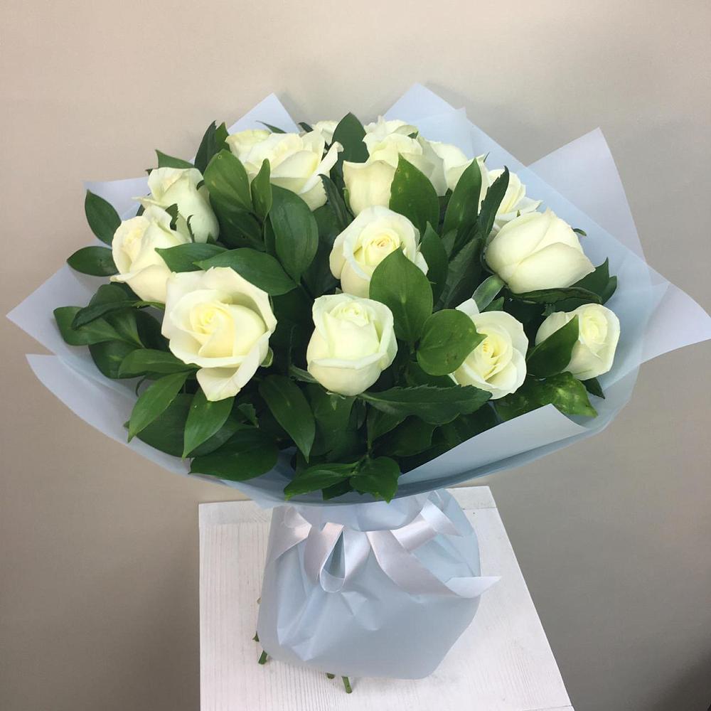 Букет 15 Белых роз Проуд в Тасеево