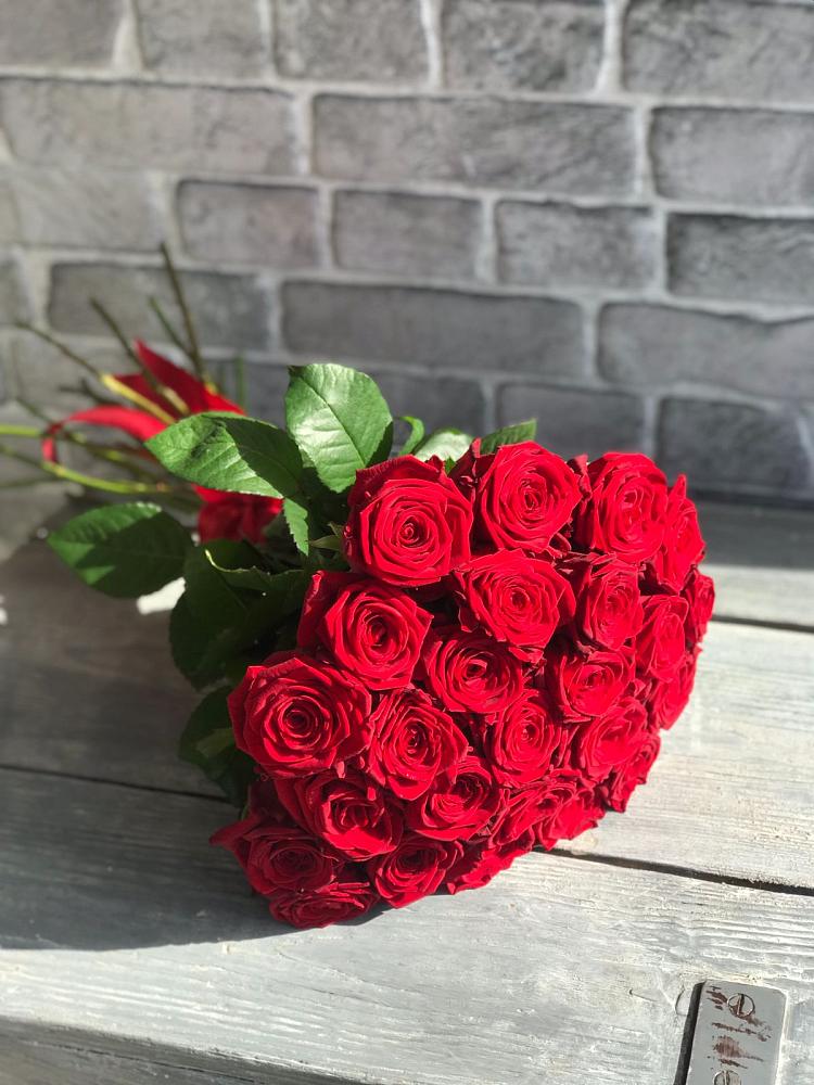 Букет Красные розы Фридом в Тасеево