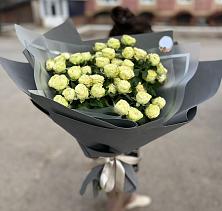 Букет Белые кустовые розы Солинеро в Тасеево