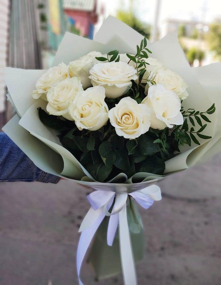 Букет Белые розы Проуд в Тасеево