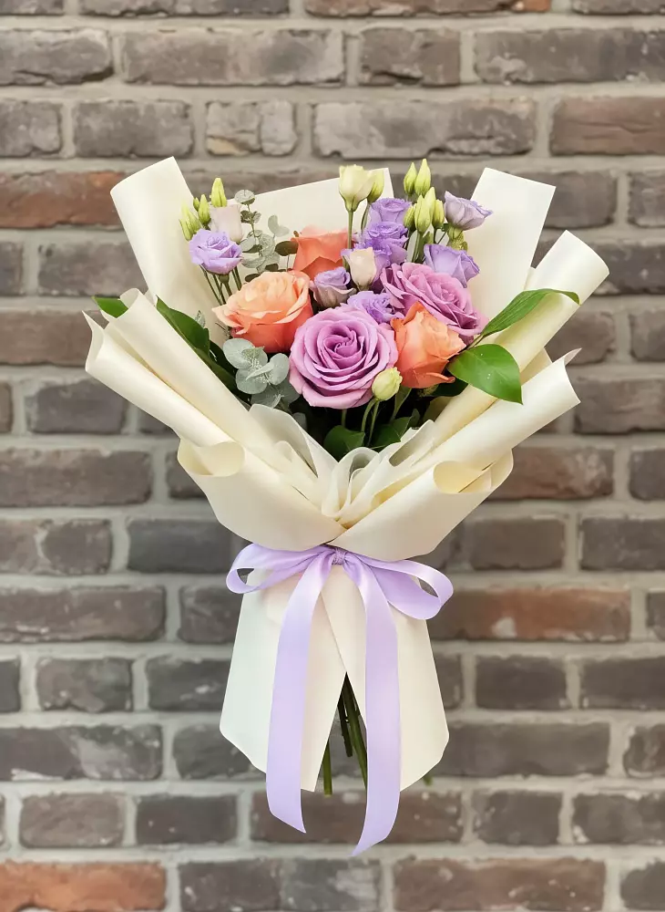 Букет цветов из: Лизиантусы и Розы в Тасеево