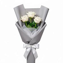 Букет 3 белые розы в Тасеево