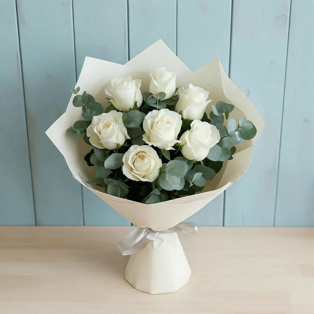 Букет Белые розы в Эвкалипте в Тасеево