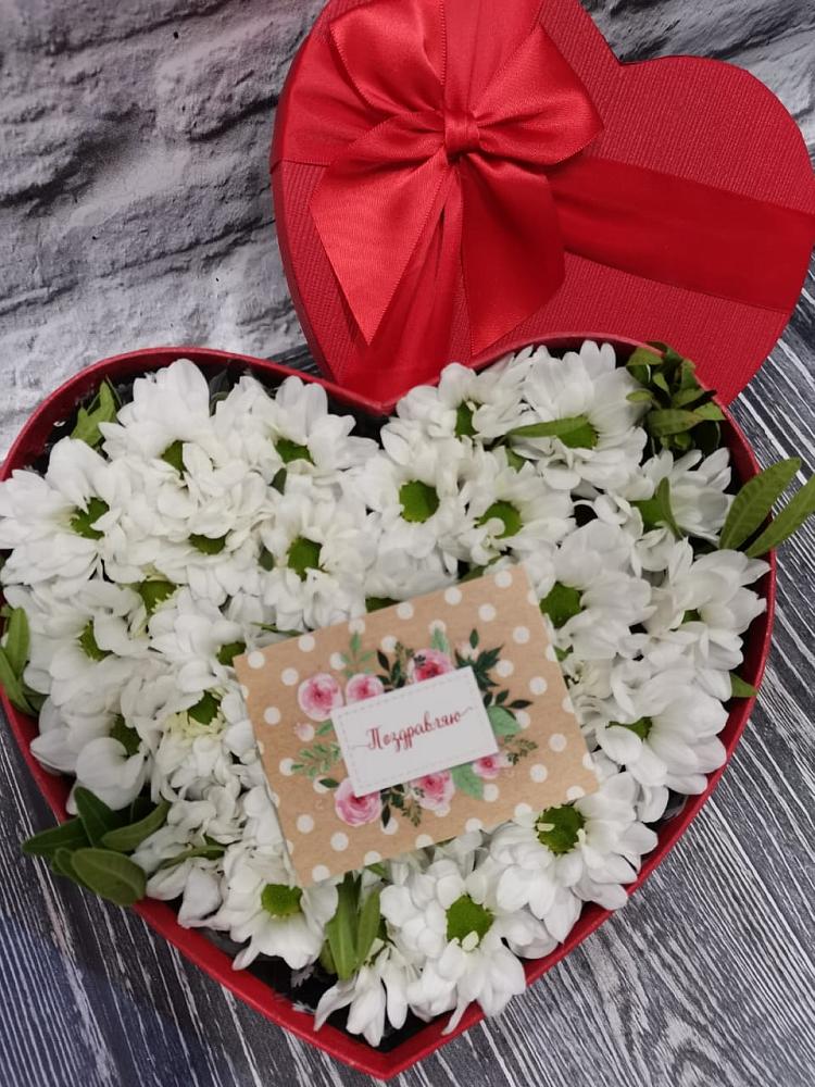 Цветочная композиция из Хризантемы в виде сердца в Тасеево