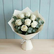 Букет Белые розы в Эвкалипте в Тасеево