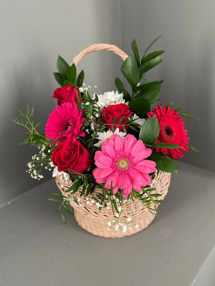 Цветочная композиция из Розы, Хризантемы и Герберы в корзине в Тасеево