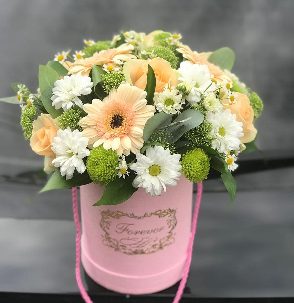 Цветочная композиция из Розы, Герберы и Хризантемы в шляпной коробке в Тасеево