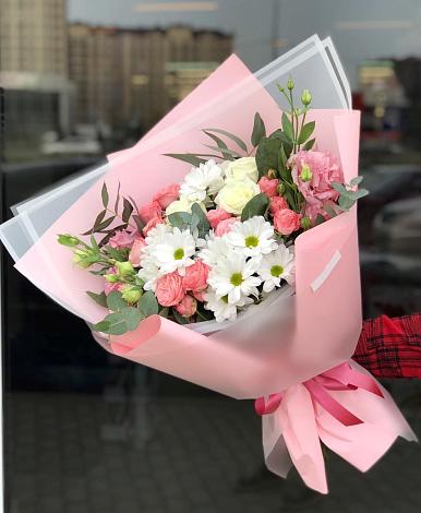 Букет цветов из: Розы, Лизиантусы и Хризантемы в Тасеево