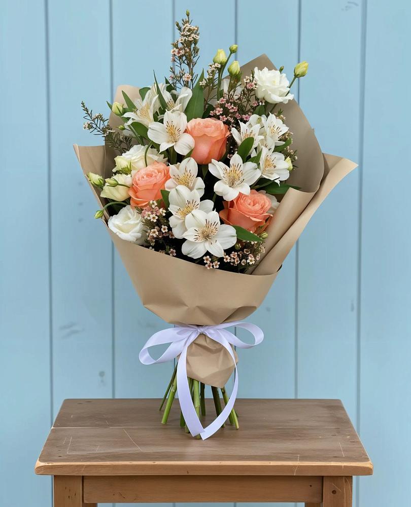 Букет цветов из: Альстромерии, Лизиантусы, Розы и Хризантемы в Тасеево